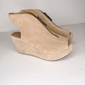CHOCOLAT BLU Wanessa Tan Suede Ladies peep toe zipper front Wedges heels 6.5